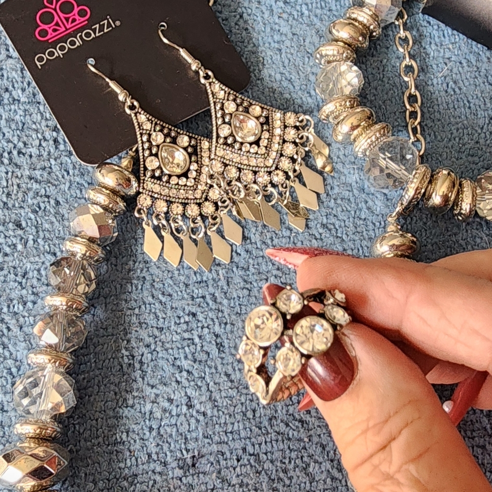 Jewelry - Picture 3 of 4